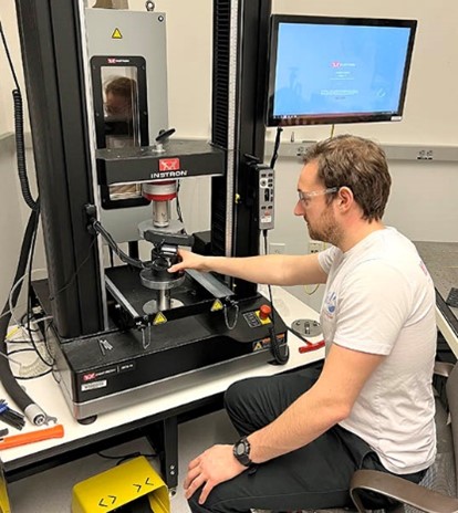 Instron 68TM-10 Testing Instrument